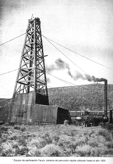 Foto 75 Aniversario del Petroleo.jpg